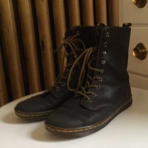 Dr. Martens Tehani Boots